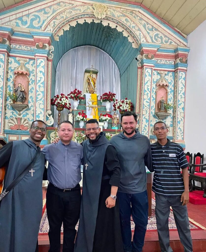 Padre Marquinélio recebe freis
